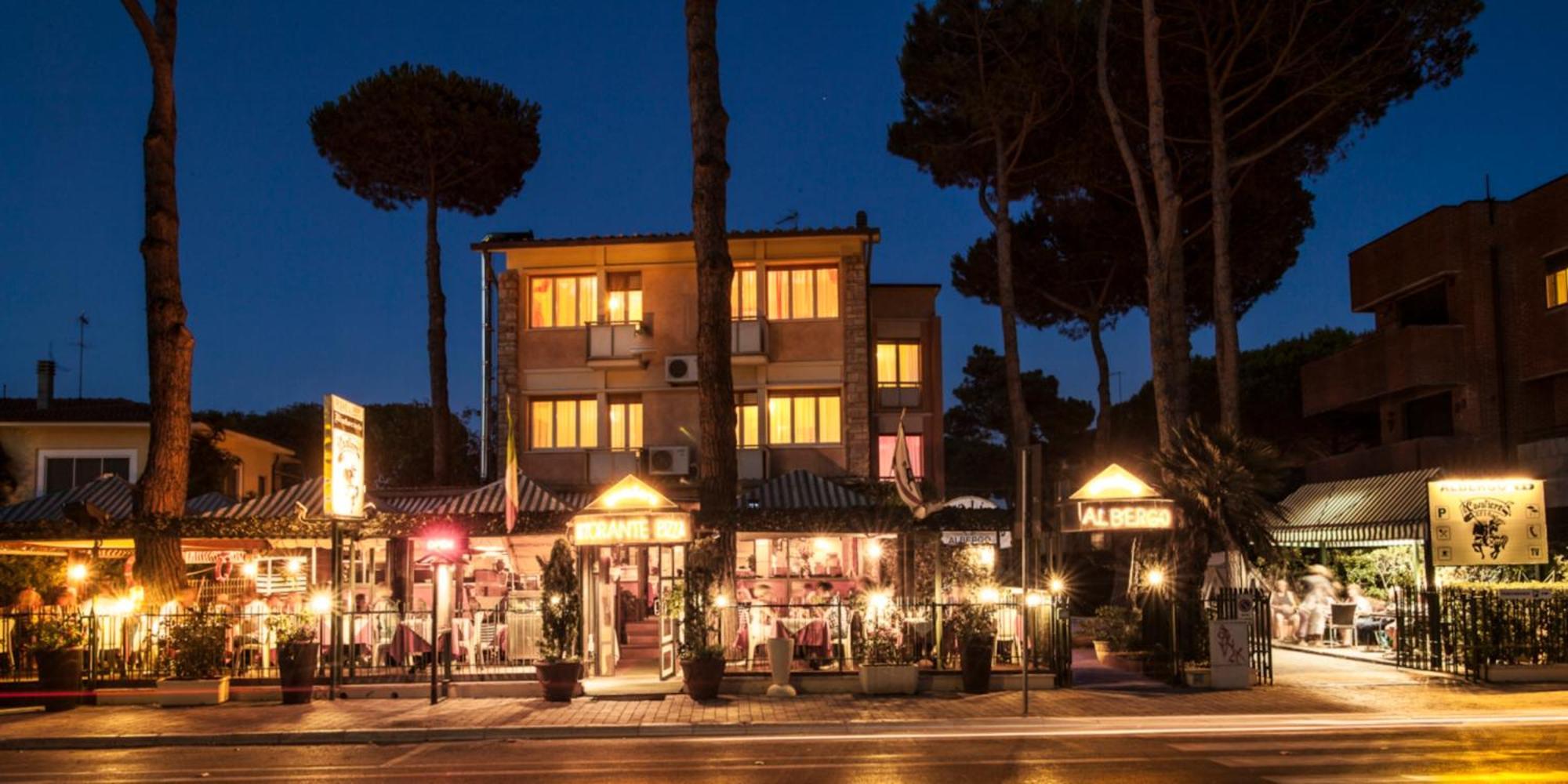 Hotel Il Cavaliere Nero Tirrenia Exterior foto