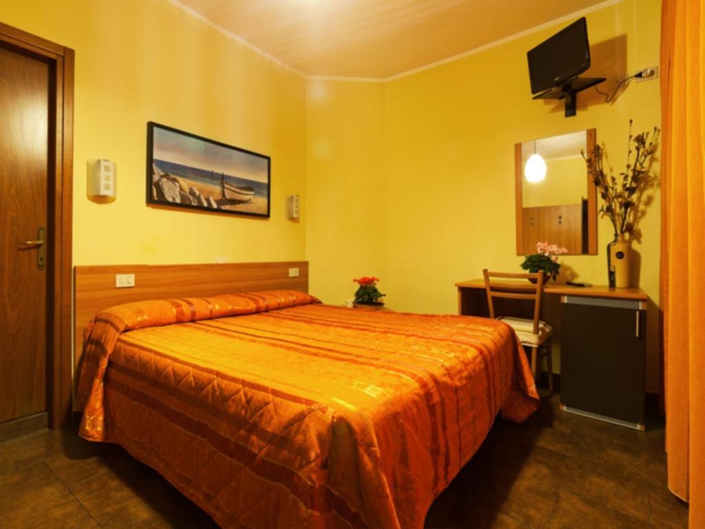 Hotel Il Cavaliere Nero Tirrenia Habitación foto